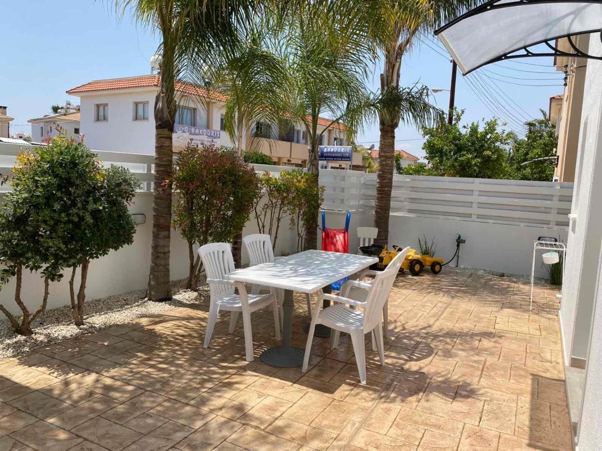 Villa Diana - 200 Meters From Kapparis, Fireman'S Beach Paralimni Ngoại thất bức ảnh
